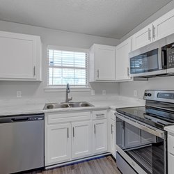 kitchen at Lakeview Oaks Apartments in Savannah, GA