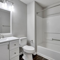 bathroom at Lakeview Oaks Apartments in Savannah, GA