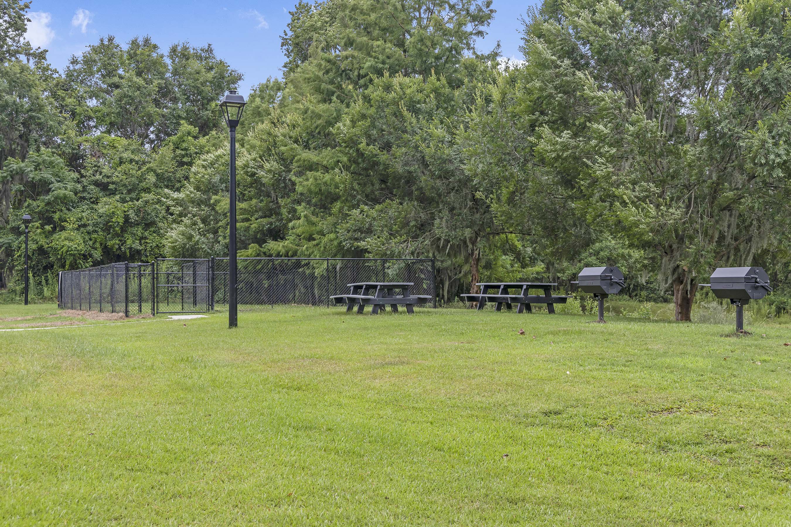 exterior view at Lakeview Oaks Apartments in Savannah, GA